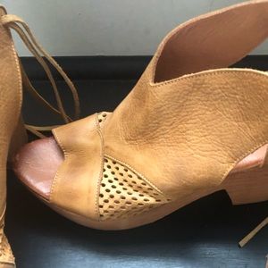 Beautiful free people Sandal lace up backs.